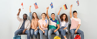 Young students of language school near color wall 
            Keine Bildbeschreibung verfügbar